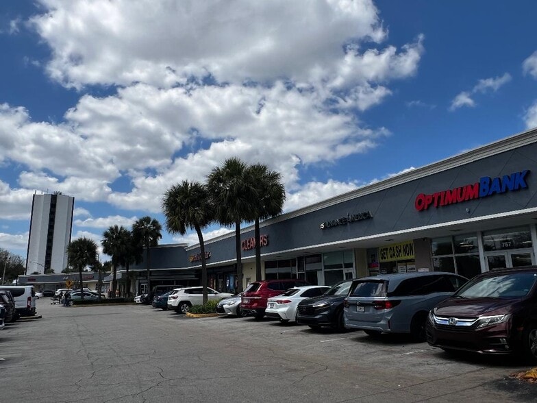 705-761 NE 167th St, Miami, FL for lease - Building Photo - Image 3 of 16