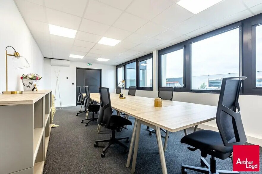 Office in Le Mans for lease - Interior Photo - Image 3 of 5