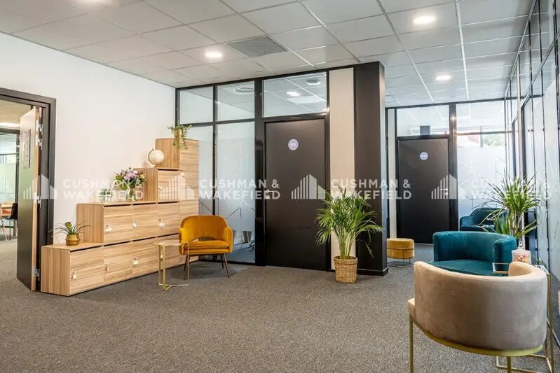 15 Avenue André Diligent, Roubaix for lease Building Photo- Image 1 of 13