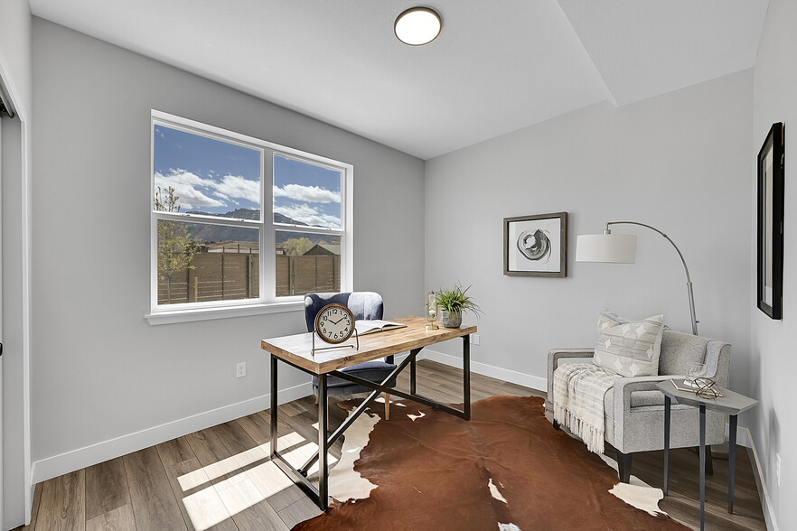 904 Arcturus Dr, Colorado Springs, CO for sale - Interior Photo - Image 3 of 79