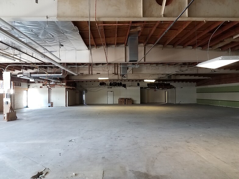 2832 E Foothill Blvd, Pasadena, CA for lease - Building Photo - Image 3 of 6