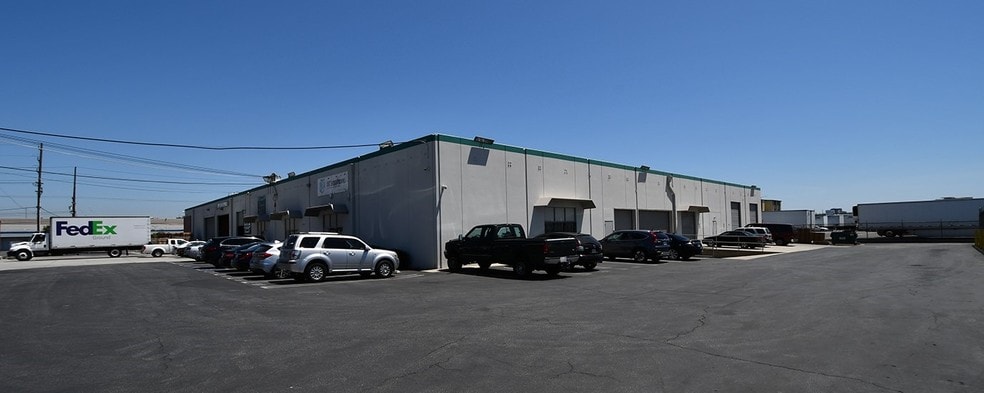 5540 W Century Blvd, Los Angeles, CA for lease - Primary Photo - Image 3 of 9