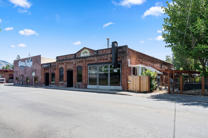 509 SW G St, Grants Pass, OR for sale - Building Photo - Image 2 of 68