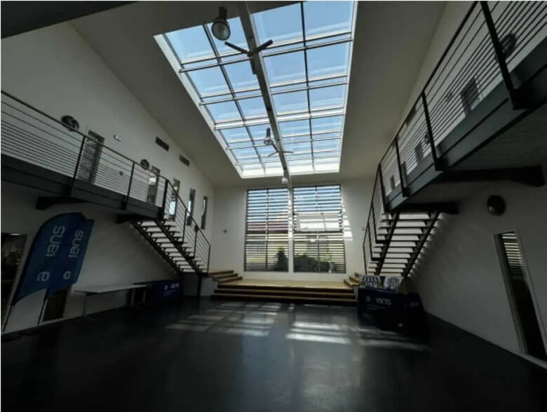 Flex in Décines-Charpieu for sale - Interior Photo - Image 3 of 8