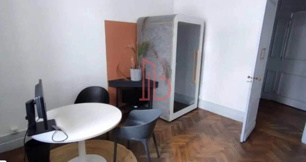 Office in Bordeaux for lease - Interior Photo - Image 3 of 4