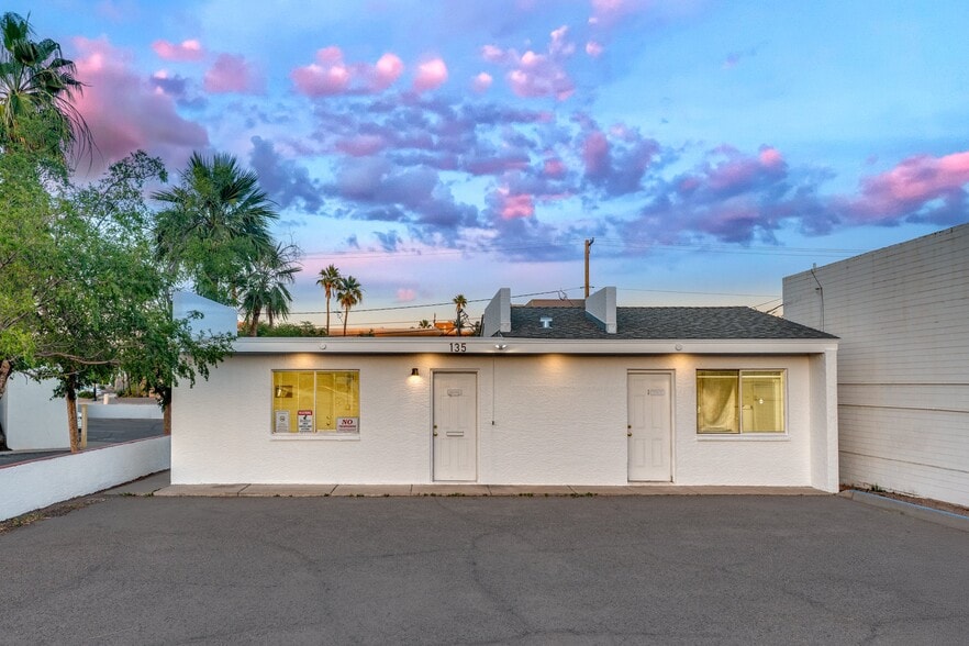 135 N Country Club Dr, Mesa, AZ for lease - Building Photo - Image 1 of 7