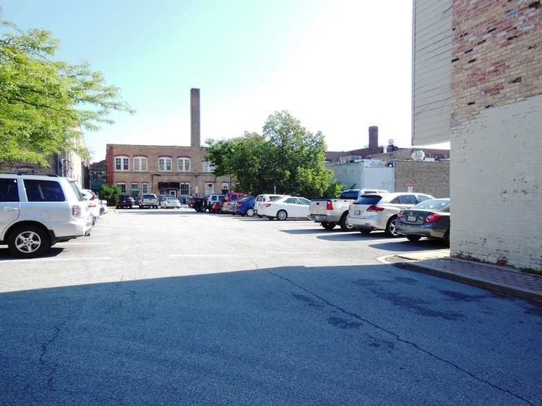 315 James St, Geneva, IL for lease - Building Photo - Image 2 of 2