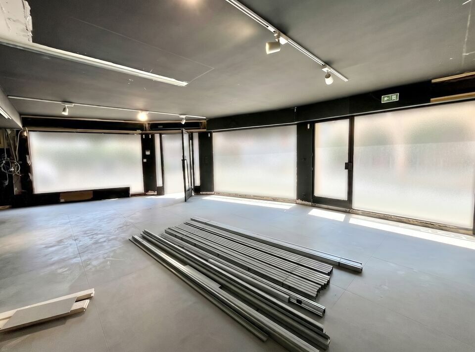 Retail in Saint Raphael for lease Interior Photo- Image 1 of 6
