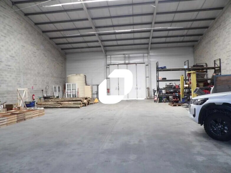 Flex in Gargenville for lease - Interior Photo - Image 2 of 8