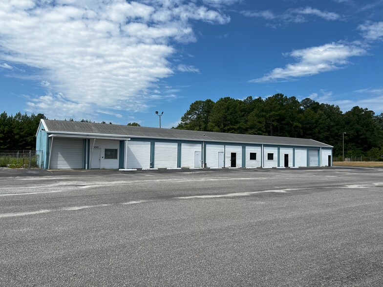 Nelson Ferry Road Flex Warehouses portfolio of 4 properties for sale on LoopNet.com - Building Photo - Image 3 of 10