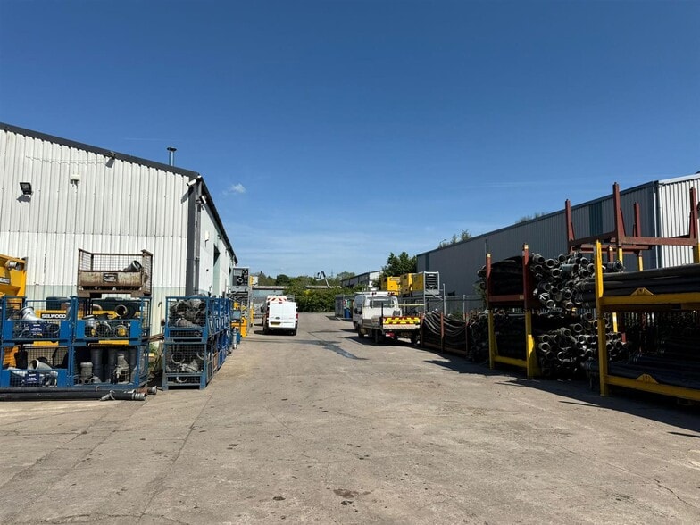 Brynmenyn Industrial Estate portfolio of 2 properties for sale on LoopNet.com - Building Photo - Image 2 of 8