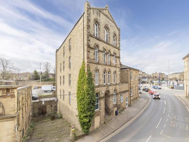 22-26 Wellington Rd, Dewsbury for sale - Building Photo - Image 2 of 20