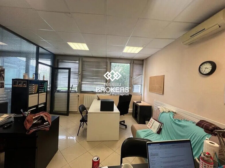 Office in Domont for lease - Interior Photo - Image 2 of 4