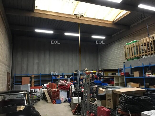 Location Local d'activités 333 m²