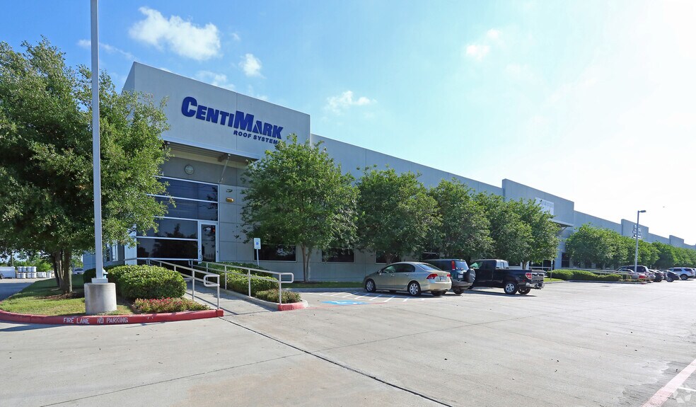 4500 N Sam Houston Pky W, Houston, TX for sale - Building Photo - Image 1 of 1