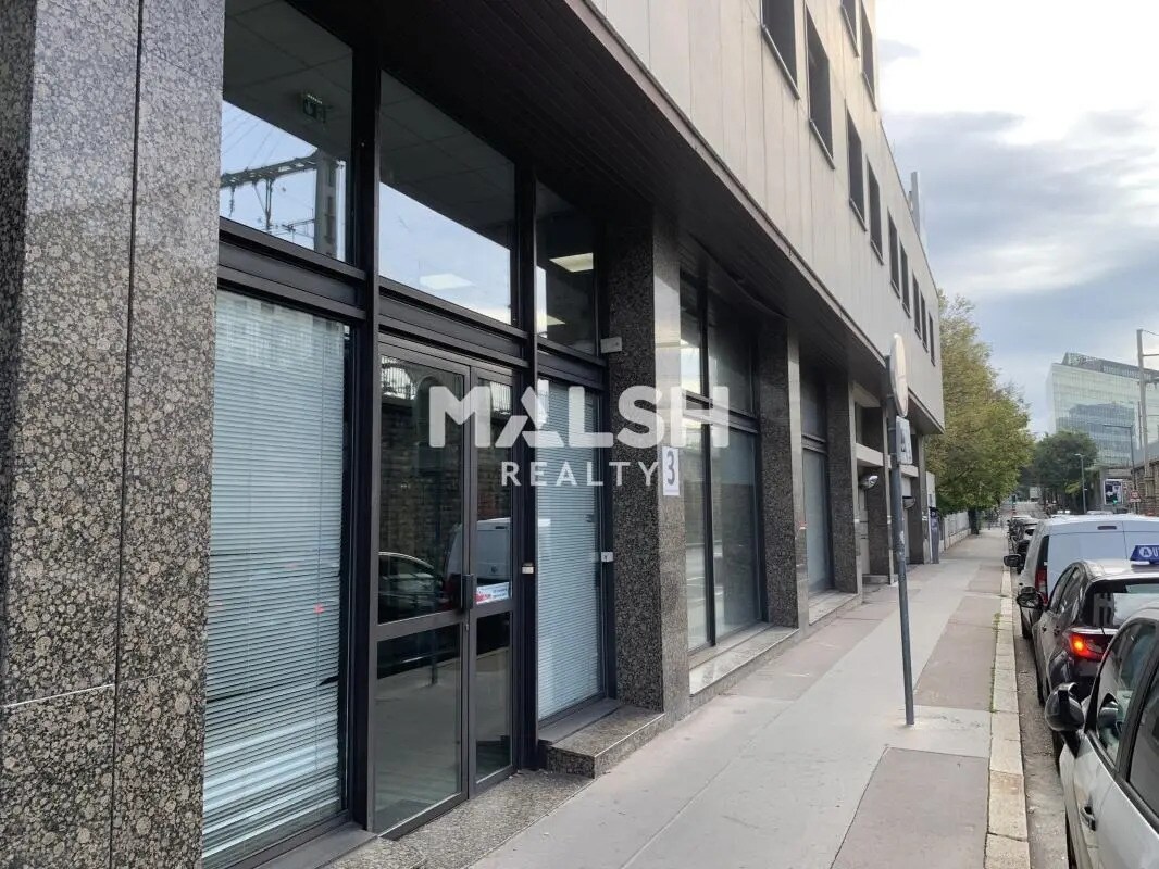 Retail in Lyon for lease Building Photo- Image 1 of 15