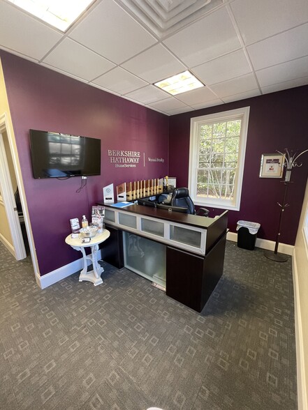 102 Peters St, North Andover, MA for lease - Building Photo - Image 2 of 8