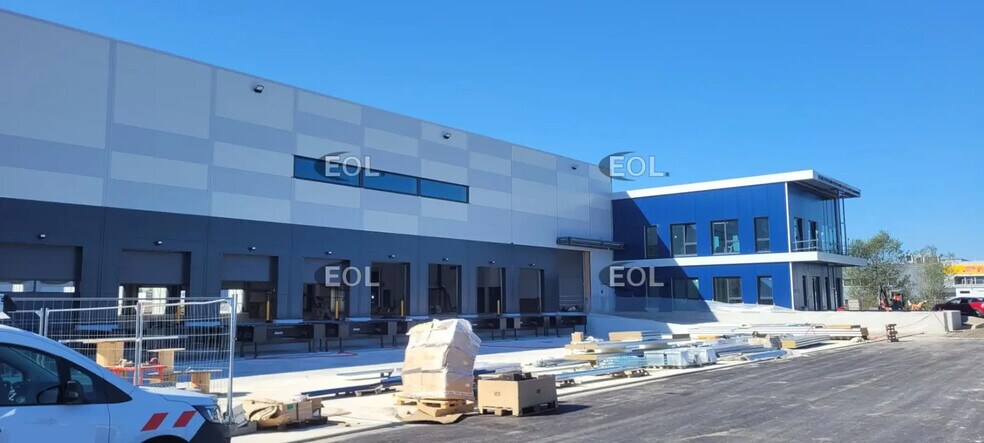 Industrial in Colombier-Saugnieu for lease - Building Photo - Image 1 of 6