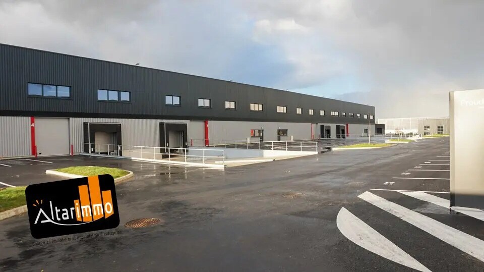 Flex in Chartres for lease Building Photo- Image 1 of 10