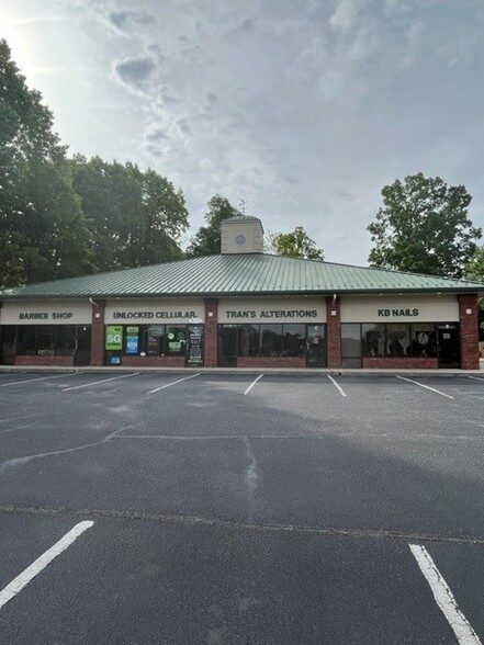 4915 High Point Rd, Greensboro, NC for sale - Building Photo - Image 1 of 1