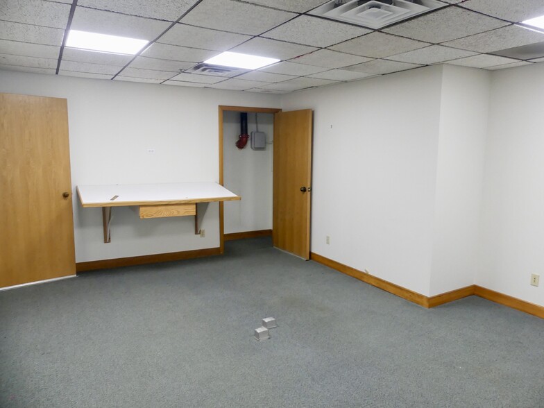 454 Boston Post Rd, Waterford, CT for lease - Building Photo - Image 3 of 15