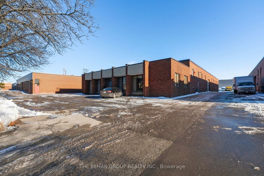 1740 Sismet Rd, Mississauga, ON for sale - Building Photo - Image 2 of 28