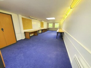 Office in Versailles for lease Interior Photo- Image 1 of 6