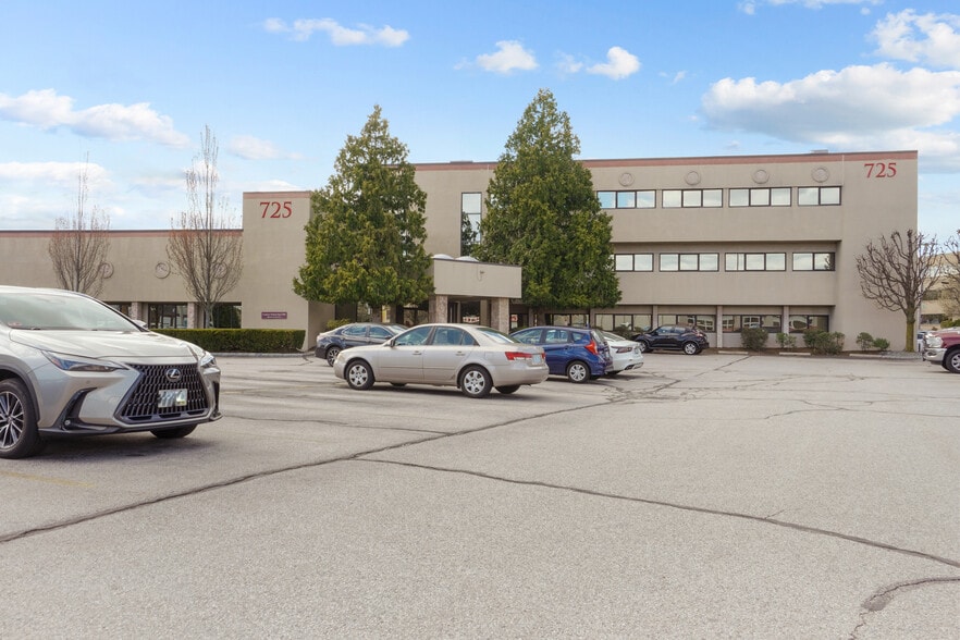 725 Reservoir Ave, Cranston, RI for sale - Building Photo - Image 3 of 27