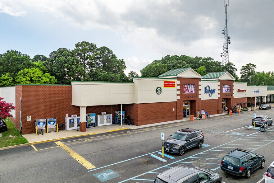 7254 Hayes Shopping Ctr, Hayes, VA for sale - Primary Photo - Image 1 of 1