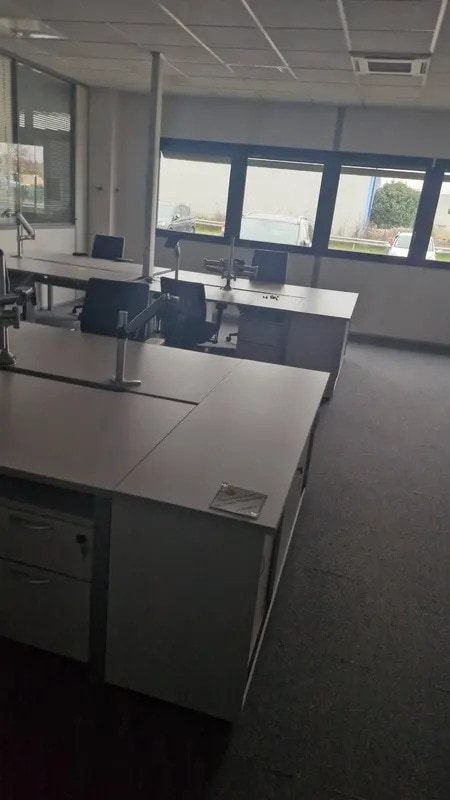 Office in Rillieux-la-Pape for lease Interior Photo- Image 1 of 4