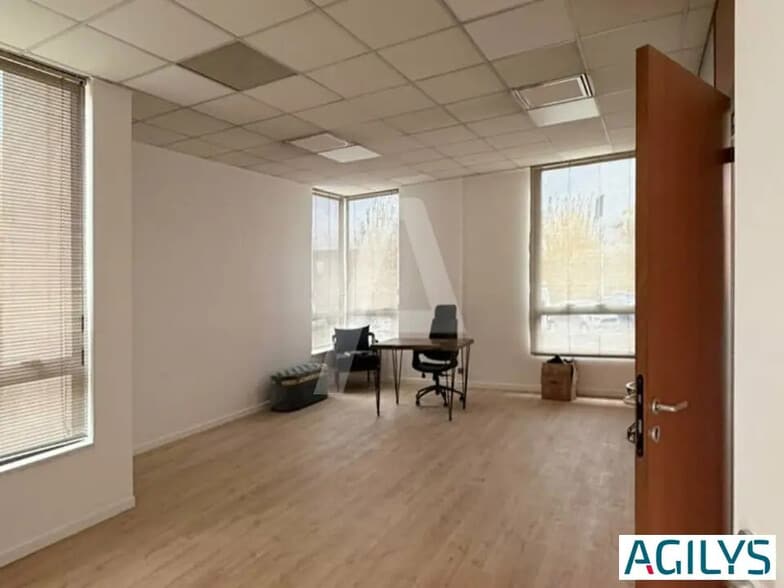 Flex in Massy for lease - Interior Photo - Image 3 of 10