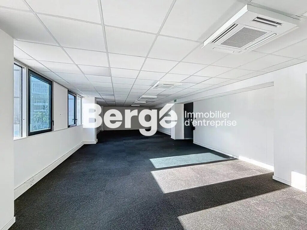 Location Bureaux 81 m² - Photo 1