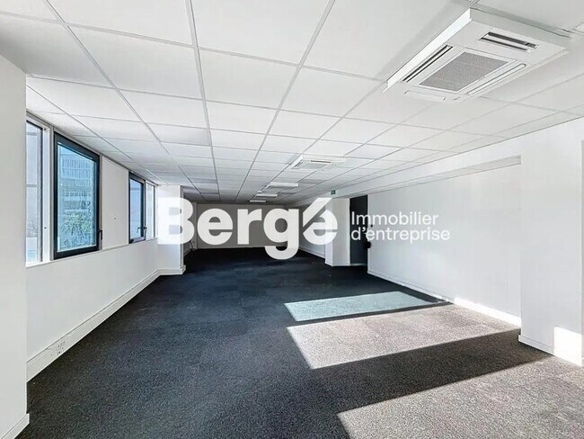 Location Bureaux 81 m²