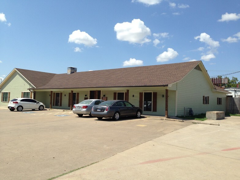 1311 Ferris Ave, Waxahachie, TX for sale - Building Photo - Image 1 of 1