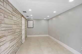 70 NW 8th St, Homestead, FL for lease Interior Photo- Image 2 of 15