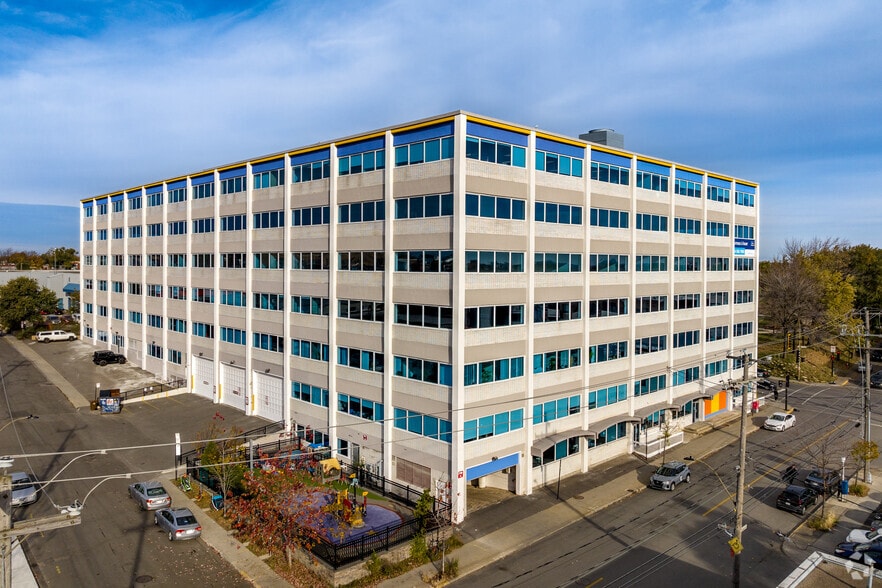 5650-5660 Rue d'Iberville, Montréal, QC for lease - Building Photo - Image 3 of 7