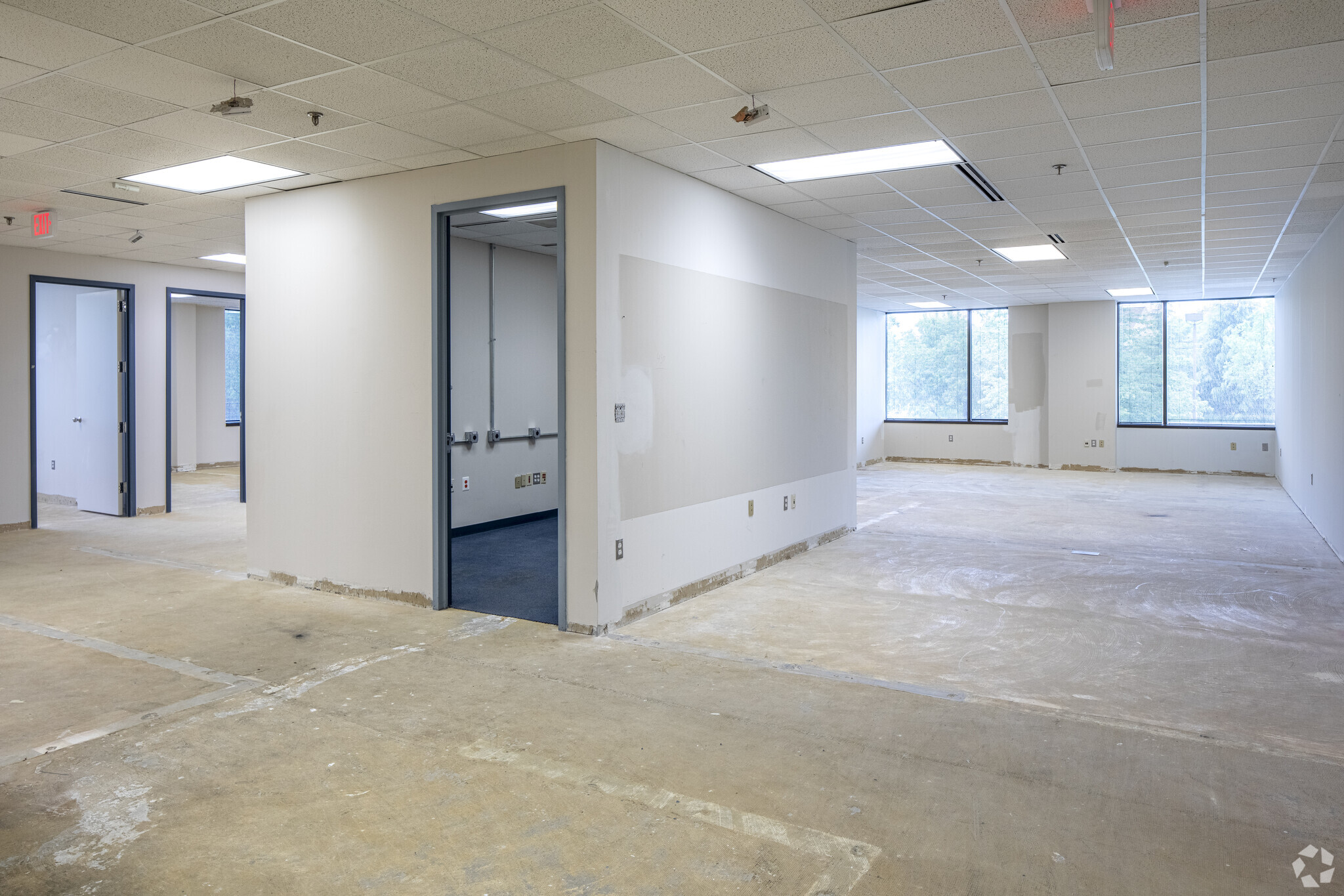 510 Huntmar Park Dr, Herndon, VA for lease Interior Photo- Image 1 of 5