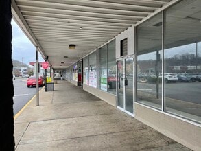 136 McKees Rocks Plz, McKees Rocks, PA for lease Building Photo- Image 2 of 4