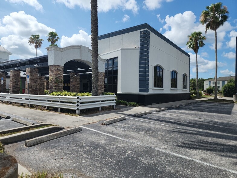 8520 W Irlo Bronson Memorial Hwy, Kissimmee, FL for lease - Building Photo - Image 1 of 2