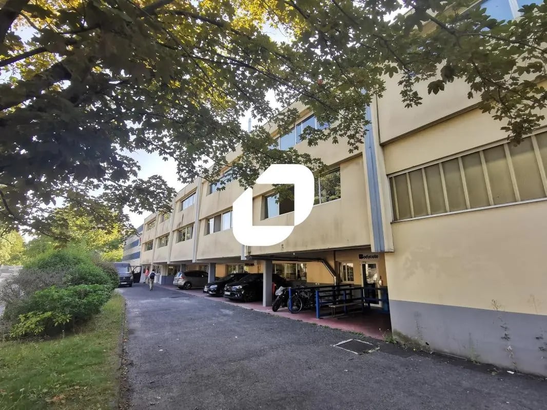 Office in Neuilly-sur-Marne for lease Building Photo- Image 1 of 5