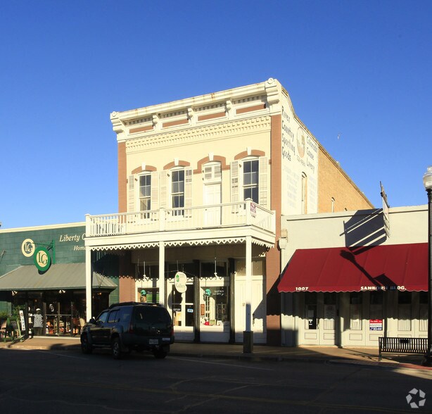 1009 Main St, Bastrop, TX for sale - Primary Photo - Image 1 of 1