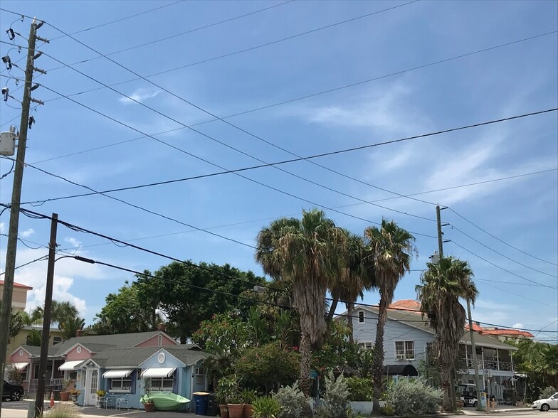 644 Mandalay Ave, Clearwater Beach, FL for sale - Building Photo - Image 2 of 14