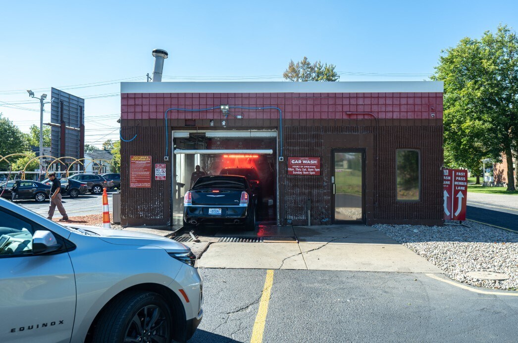 812 N Larch St, Lansing, MI 48906 Lansing Car Wash