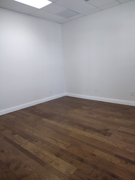 5471 Lee St, Lehigh Acres, FL for lease - Interior Photo - Image 2 of 13