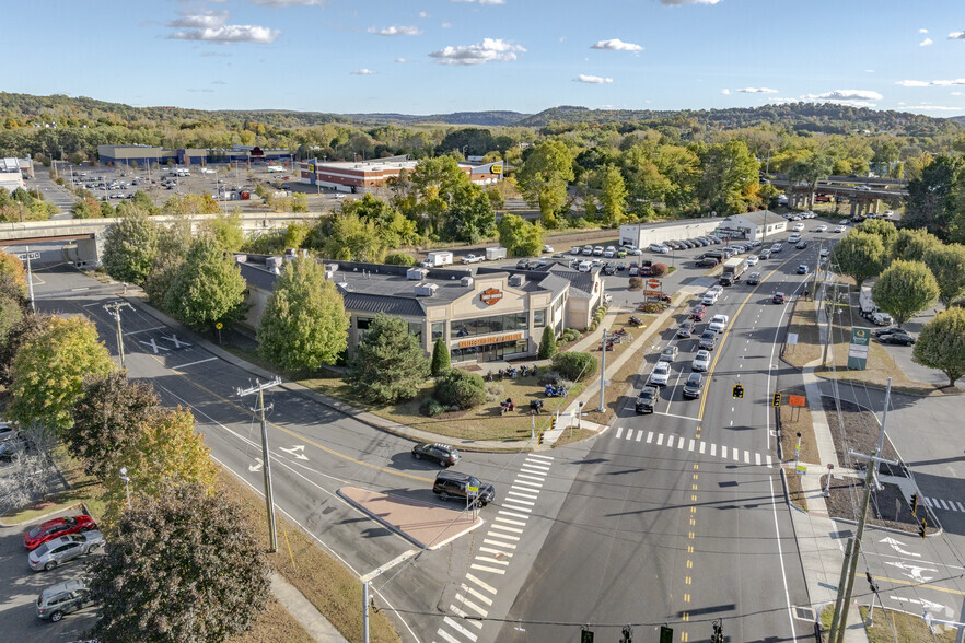 49 Federal Rd, Danbury, CT for sale - Primary Photo - Image 1 of 23