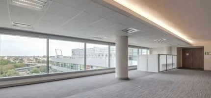 2-4 Rue Des Martinets, Rueil-Malmaison for lease Interior Photo- Image 1 of 5