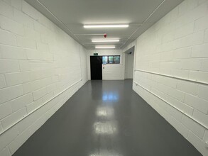 Alice Way, Hounslow for lease Interior Photo- Image 2 of 8