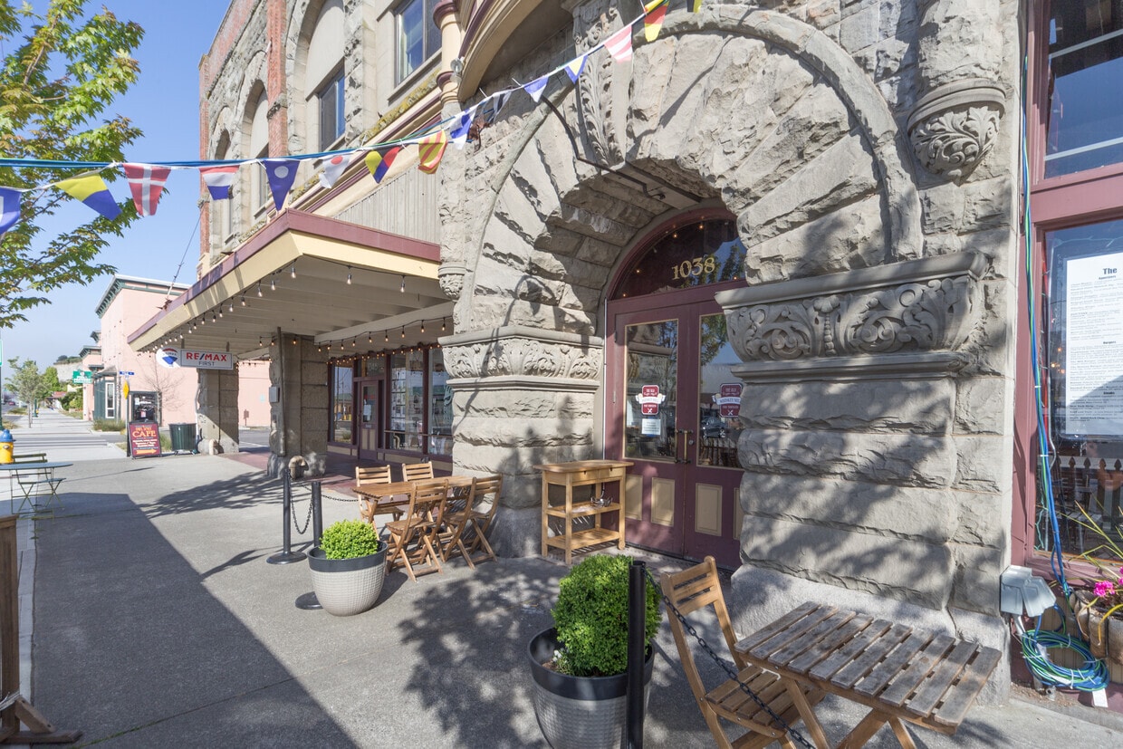 1042 Water, Port Townsend, WA for lease Interior Photo- Image 1 of 2