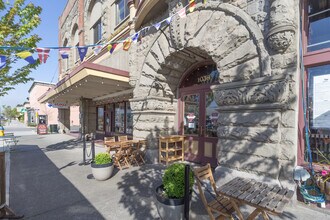 1042 Water, Port Townsend, WA for lease Interior Photo- Image 1 of 2