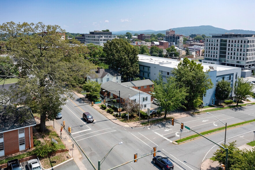 218 Ridge St, Charlottesville, VA for sale - Building Photo - Image 3 of 45